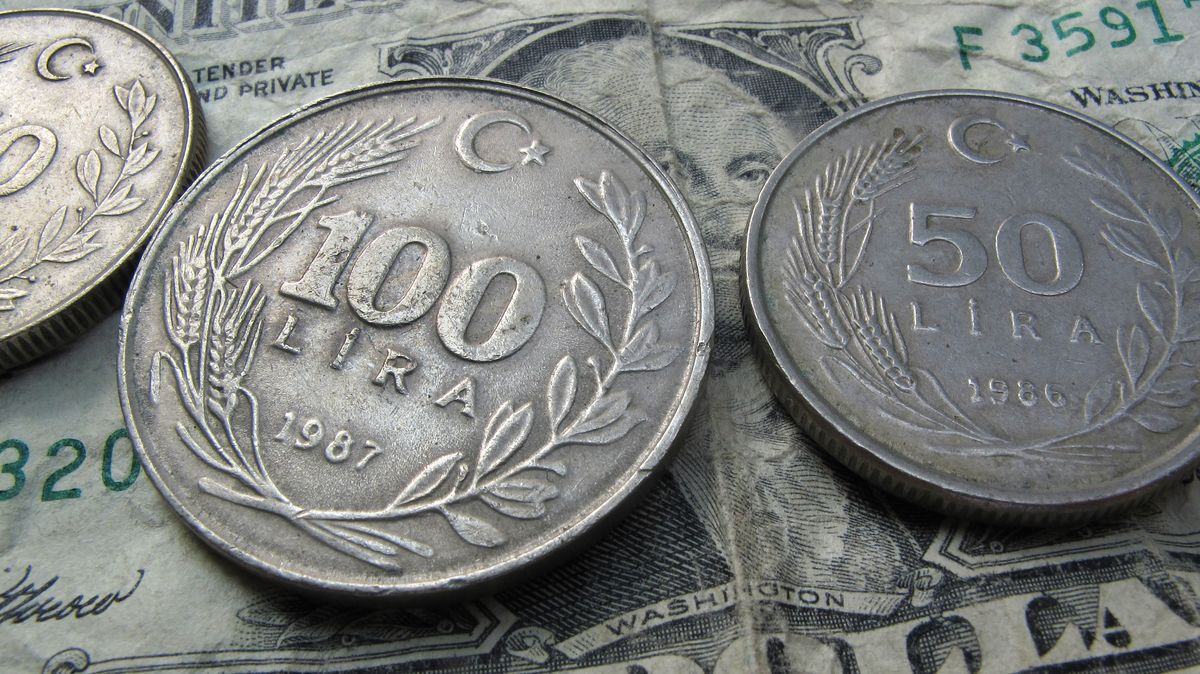 Turecká lira klesla na další minimum, dostala se i pod korunu